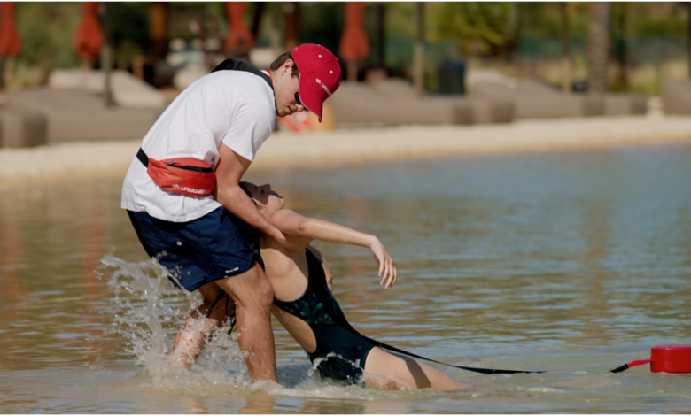 What Lifesaving Techniques in a Lifeguard Training